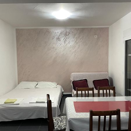 Apartments Stevanovic บาร์ ภายนอก รูปภาพ